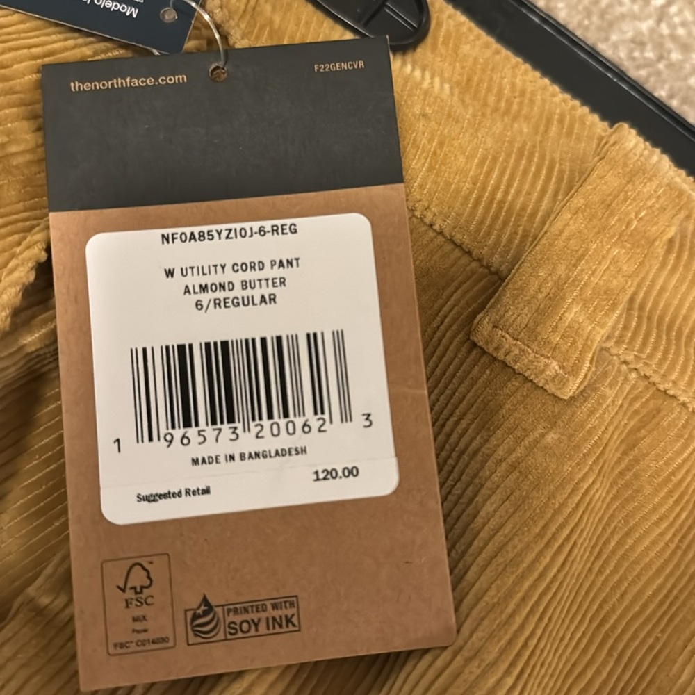 NWT flatering, adorable and super cute The north face cargo women’s pants - Picture 12 of 13